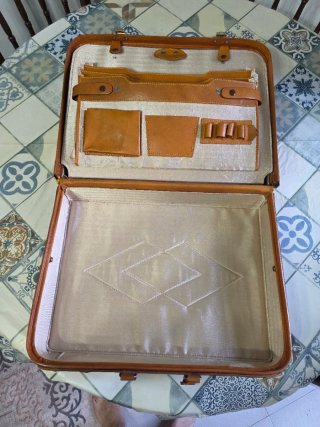 Maletín Cuero Vintage Combinación Dorado.