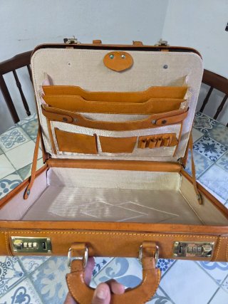 Maletín Cuero Vintage Combinación Dorado.