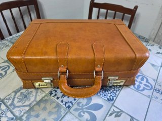 Maletín Cuero Vintage Combinación Dorado.