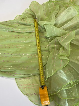 292. Exclusivo traje de flamenca verde y amarillo