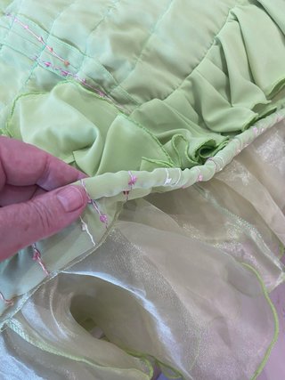 292. Exclusivo traje de flamenca verde y amarillo