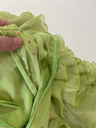 292. Exclusivo traje de flamenca verde y amarillo