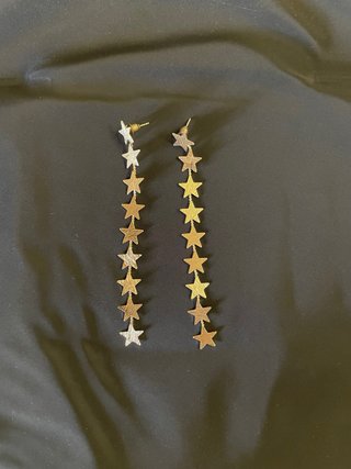 Pendientes largos de estrellas doradas
