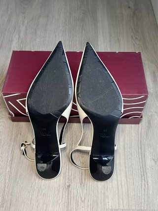 ZARA Tacones en Punta Beige Elegantes