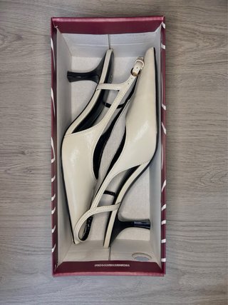ZARA Tacones en Punta Beige Elegantes