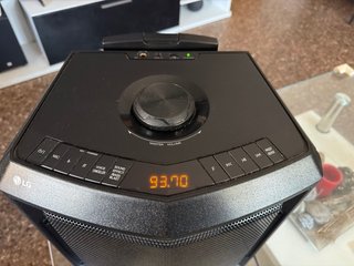 Altavoz LG con Radio FM y Karaoke Bluetoot USB MIC