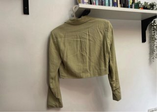 Chaqueta cropped verde S Stradivarius