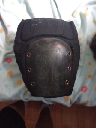 Casco y rodilleras SK8MAFIA