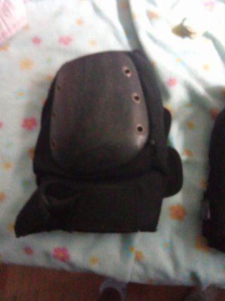 Casco y rodilleras SK8MAFIA