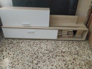 Mueble de comedor blanco y madera