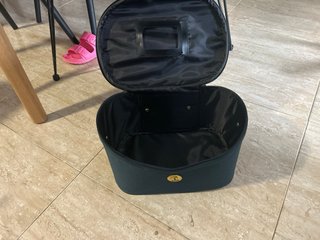 Neceser rígido de viaje verde azulado