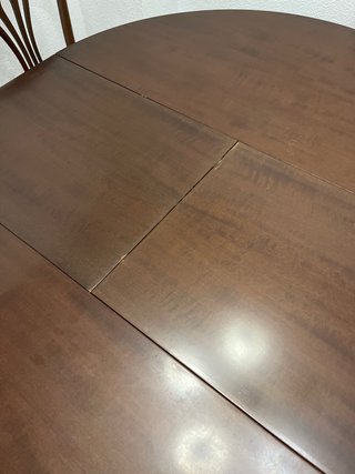 Mesa comedor extensible y 6 sillas madera oscura.