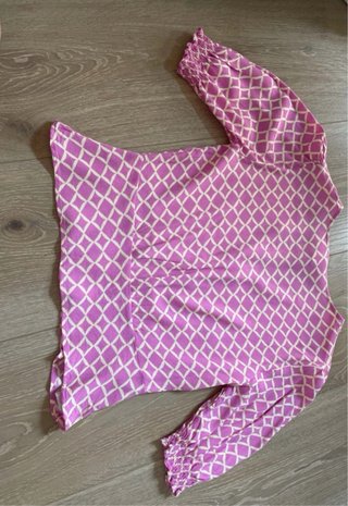 Blusa Morada con Estampado Geométrico
