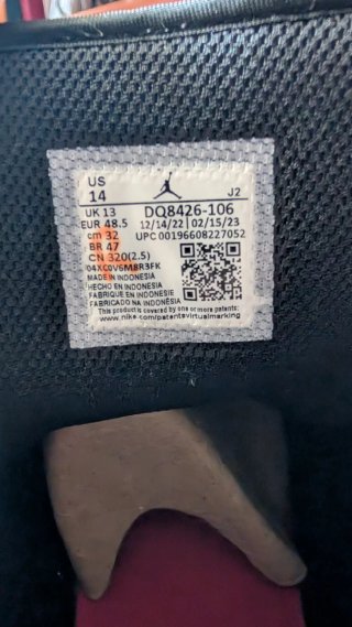 Jordan 1 Mid Negro Rojo Blanco
