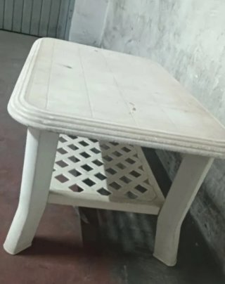 Mesa auxiliar de plástico