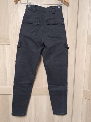 Pantalón cargo gris