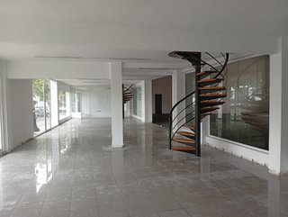 Alquilo nave-Local céntrica en, Úbeda, Jaén