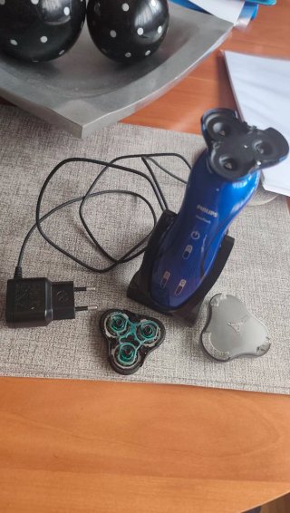 Afeitadora Philips SensoTouch Azul y Negra