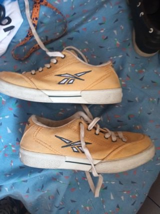 Zapatillas Reebok Amarillas y Blancas