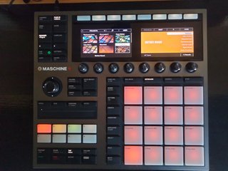 Native Instruments Maschine+ Groovebox Autónoma