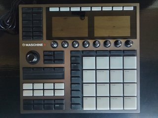 Native Instruments Maschine+ Groovebox Autónoma