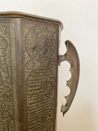 Arte árabe. Jarrón grande antiguo metal islámico