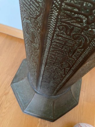 Arte árabe. Jarrón grande antiguo metal islámico