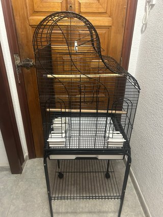 Jaula grande para pájaros, casi nueva.
