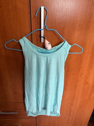 Camiseta deportiva azul agua