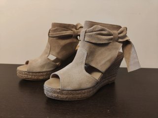Sandalias Kanna cuña lazo beige talla 41