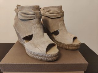 Sandalias Kanna cuña lazo beige talla 41