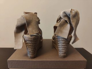 Sandalias Kanna cuña lazo beige talla 41