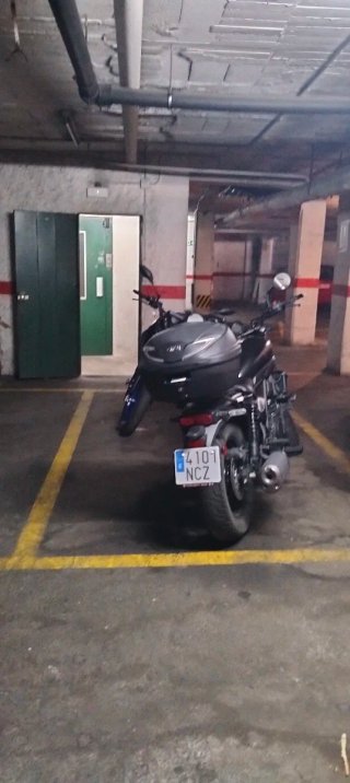 Plaza parking para coche pequeño o 2 motos