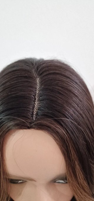 Peluca castaña con mechas rubias