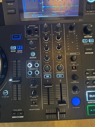 Denon DJ SC Live 2 con flightcase Thon