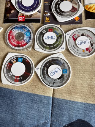 PSP 1004 Nero + 16 Giochi UMD