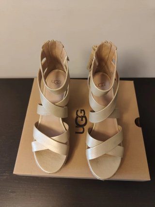 Sandalias UGG Talla 41 Doradas
