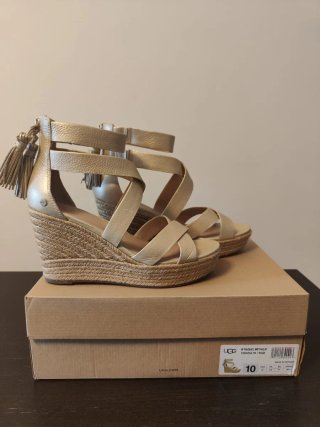 Sandalias UGG Talla 41 Doradas