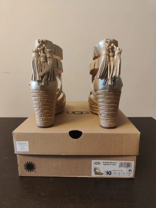 Sandalias UGG Talla 41 Doradas