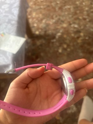 Reloj deportivo rosa con luces