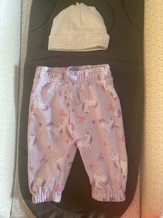 Conjunto pantalón y gorro bebé unicornios 3-6 mes