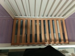 ¡Ganga! Cuna de bebé. Incluye colchón.