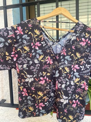 Camiseta estampada flores manga corta