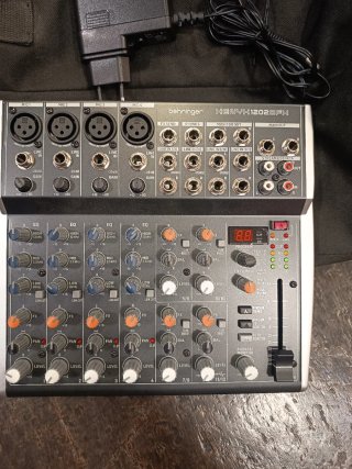Mesa de mezclas Behringer Xenyx 1202SFX