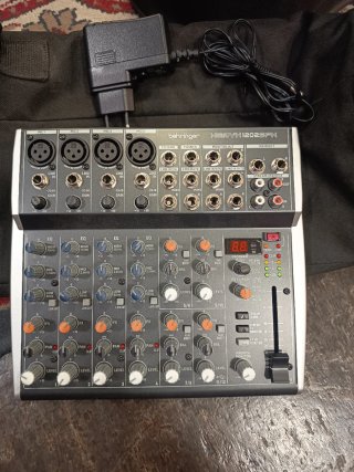 Mesa de mezclas Behringer Xenyx 1202SFX