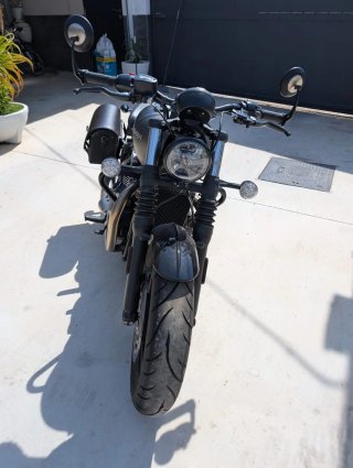 Triumph Bobber Bonneville 1200cc Negra
