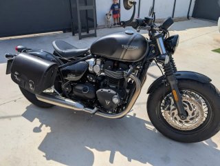 Triumph Bobber Bonneville 1200cc Negra