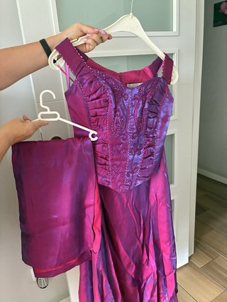 Vestido fiesta morado bordado