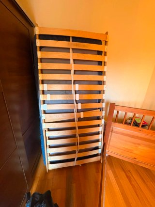 Letto singolo in legno con rete a doghe 90x190