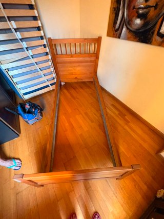 Letto singolo in legno con rete a doghe 90x190